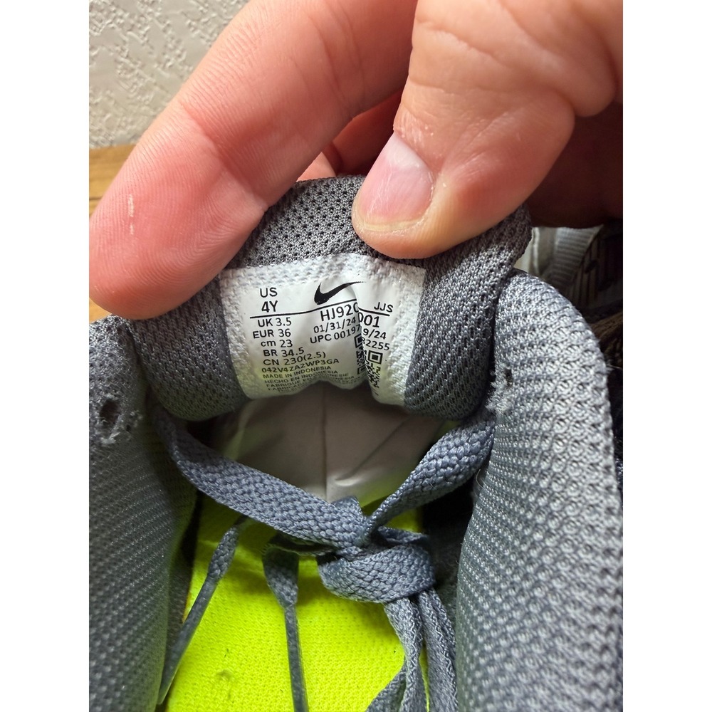 Nike Air Max 90 Anthracite Volt Grey Neon Kids Running Shoes HJ9200-001 Size 4Y - Picture 8 of 8